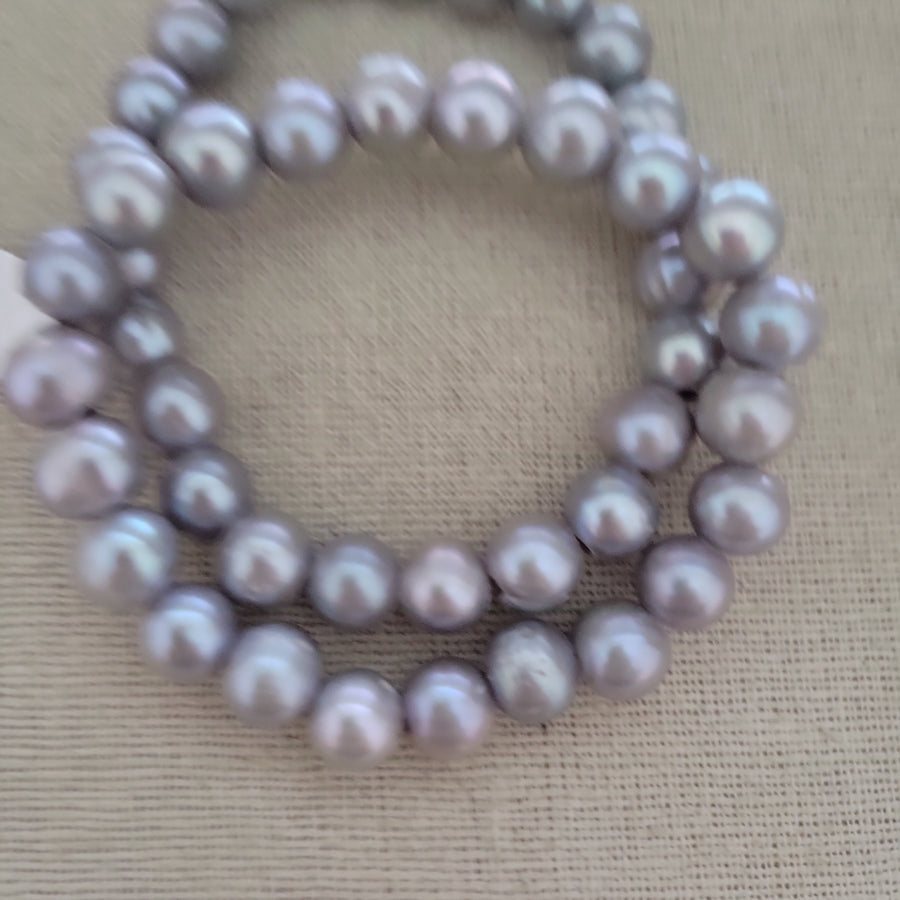 Grey pearl bracelet