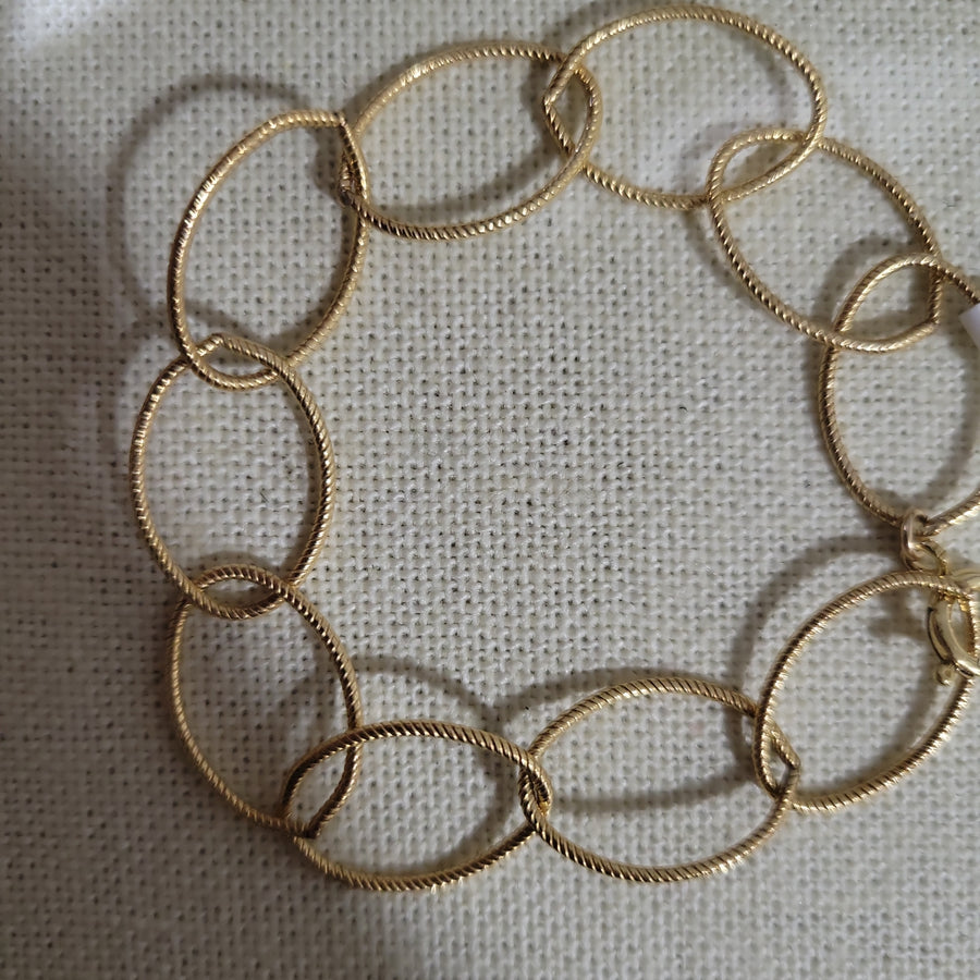 Large oval textured bracelet